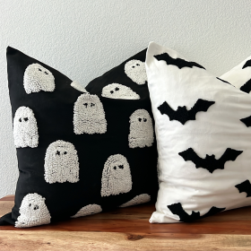 Tufted throw pillow cover, Halloween and fall dâˆšÂ©cor (Style: Bat)